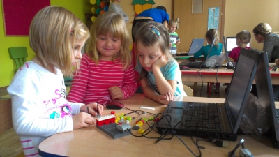 Zajęcia z robotami LEGO w przedszkolu Słoneczko